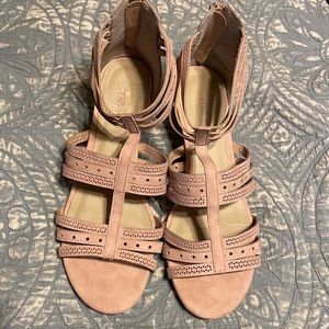 me Too Messi rose pink wedge sandals 8.5